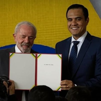 Lula empossa Gustavo Feliciano como novo ministro do Turismo