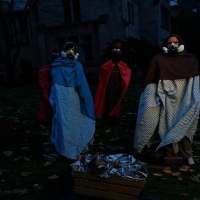 Igrejas protestam contra imigração representada em presépios