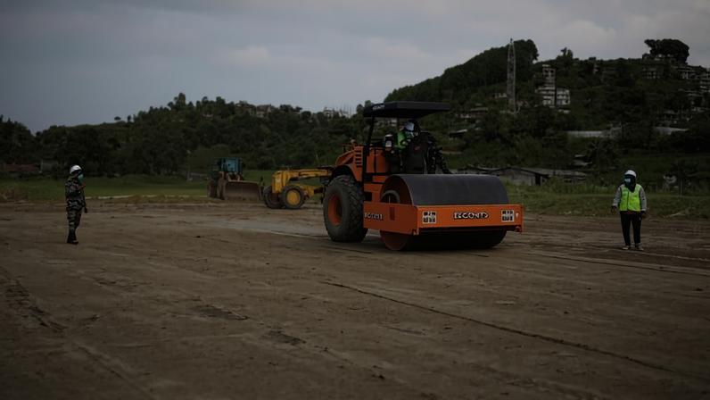 Estrada de orgulho nacional enfrenta resistência indígena em aldeias do Nepal