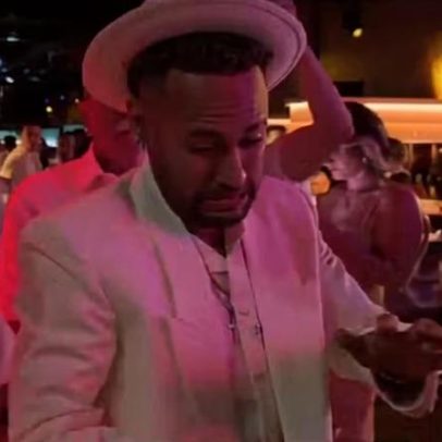 Neymar Jr. comanda festa de pôquer ao lado de Léo Santana
