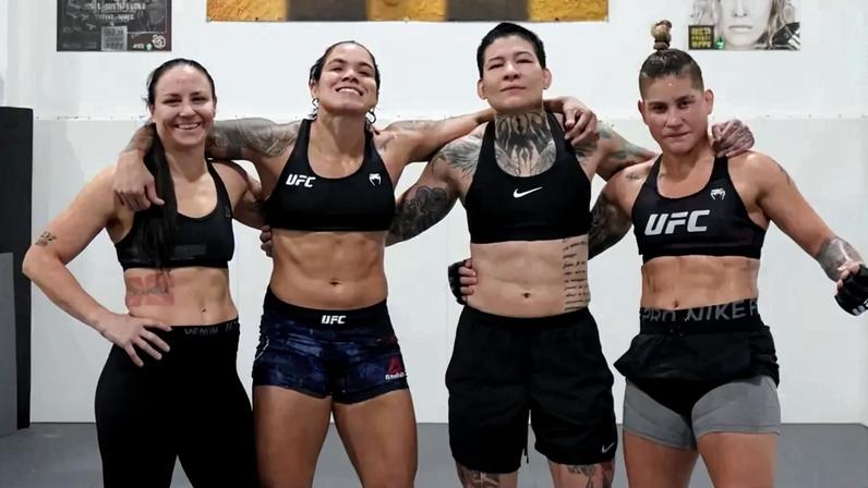 Nina Nunes, Amanda, Larissa Pacheco e Priscila Cachoeira após treino (Foto: Reprodução Instagram Amanda_leoa)