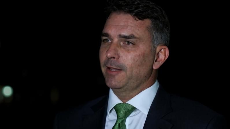 Flávio Bolsonaro reúne Centrão e direita buscando apoio para sua pré-candidatura à Presidência, mas encontra resistência e indefinição - Foto: Lula Marques/Agência Brasil