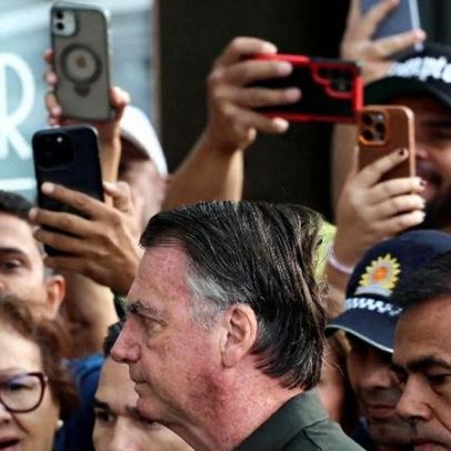 Bolsonaro inicia fisioterapia e altera medicação para soluços, diz boletim