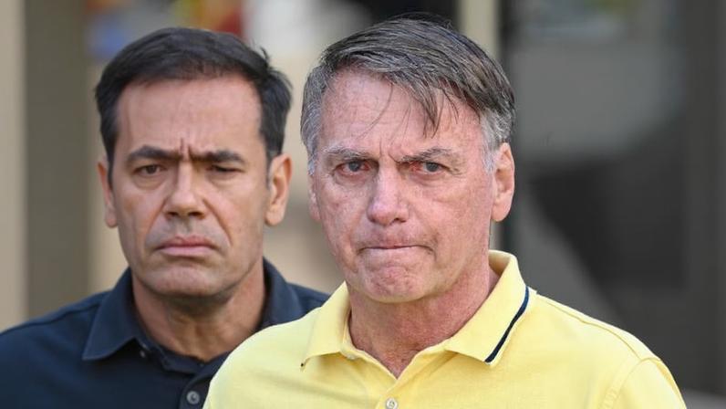 O ex-presidente Jair Bolsonaro deixa hospital em Brasília após fazer exames (arquivo)
