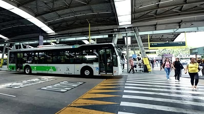 Motoristas de ônibus de São Paulo entram em greve por atraso de 13º salário