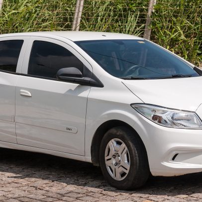 Governo avalia elevar tarifas para carros e aço em 2026
