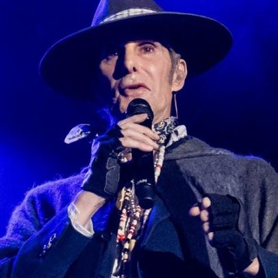 Perry Farrell pede desculpas aos colegas de Jane's Addiction após luta no palco