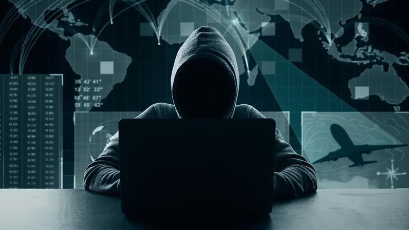 A partir de 2023, o quarto trimestre passou a concentrar 66,55% de todos os ataques mitigados pela Huge, com novembro e dezembro respondendo por 56,86% desse volume (peshkov/Getty Images)