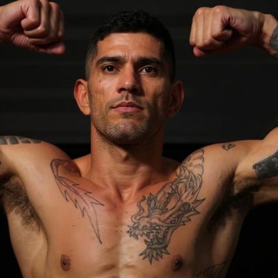 Alex Poatan nocauteia parceiro em treino antes de retorno ao UFC