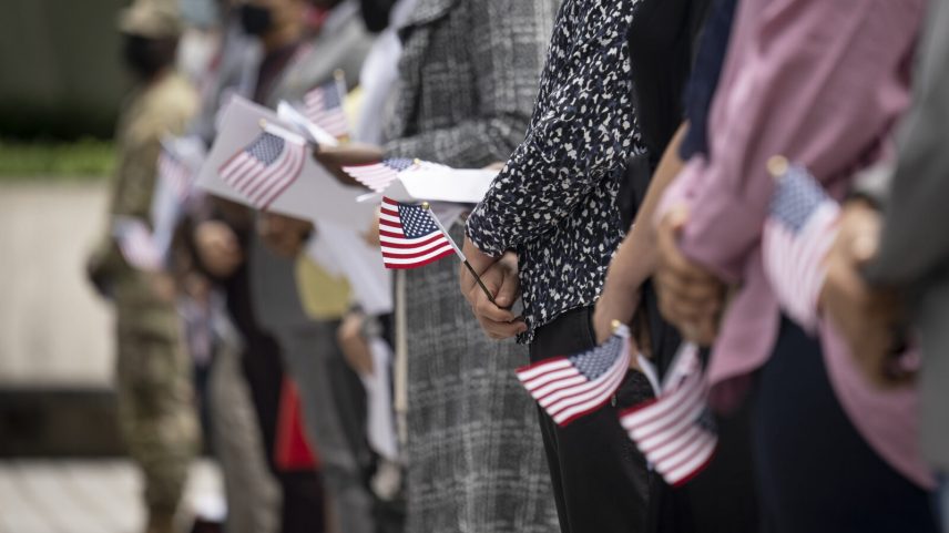 EUA suspendem pedidos de imigração de 19 países