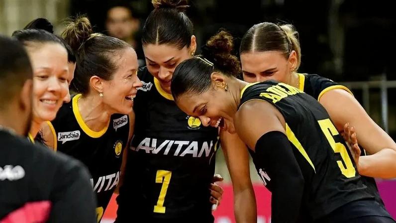Praia Clube durante partida no Mundial de vôlei (Foto: Deco Pires)
