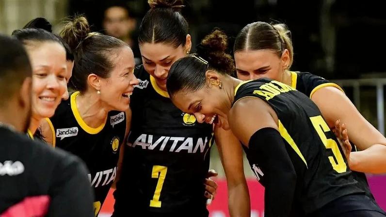 Praia Clube durante partida no Mundial de vôlei (Foto: Deco Pires)