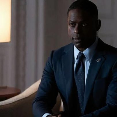 Criador da série Paradise elogia Sterling K. Brown em painel na CCXP 25