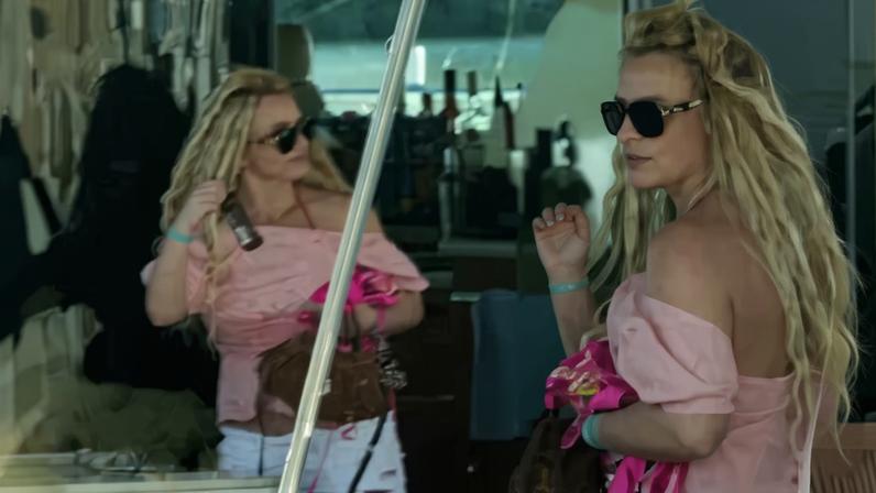 Britney Spears curte dia de sol ao lado de novo galã misterioso em iate de luxo — Foto: The Grosby Group