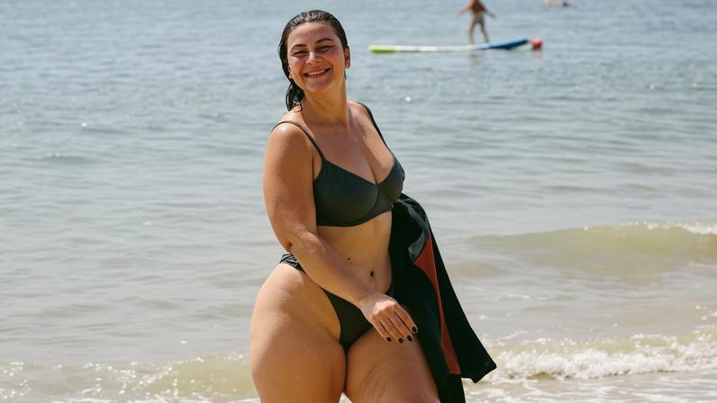 Letticia Munniz desabafa em foto de biquíni: Letticia Munniz desabafa em foto de biquíni: Estraguei duas relações na busca pela magreza — Foto: Reprodução/Instagram