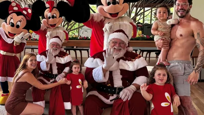 Eliezer chama atenção para a carinha séria de Lua em fotos com Papai Noel e revela o motivo — Foto: Reprodução/Instagram