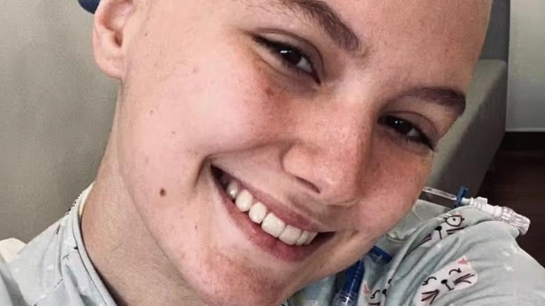 Pai de Isabel Veloso desabafa sobre ausência de notícias sobre quadro clínico da filha: 'Está nas mãos do Pai' — Foto: Reprodução/Instagram
