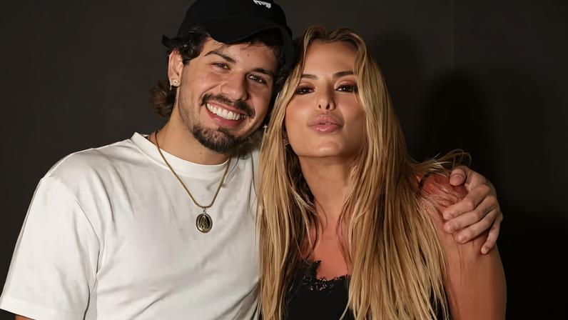 Zé Felipe e a mãe, Poliana Rocha