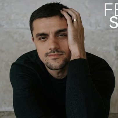 Felipe Simas afirma não ver barreiras entre fé e carreira