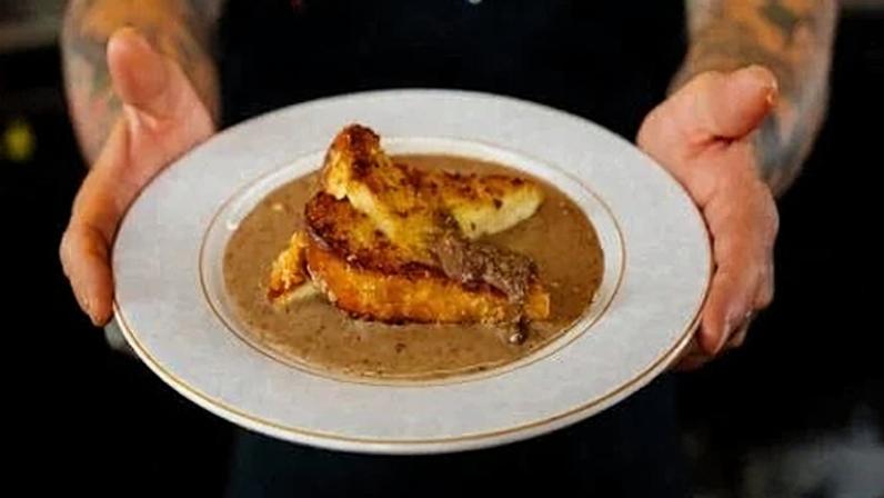 Rabanada com creme inglês e pasta de amendoim do chef Henrique Fogaça (Imagem: Divulgação | Dr. Peanut)