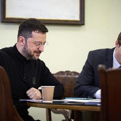 Zelensky diz que documentos para paz estão prontos.