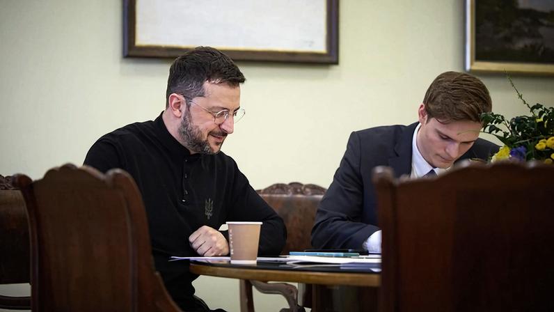 Presidente da Ucrânia, Zelensky, fala sobre documentos de paz com a Rússia.