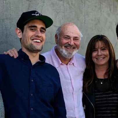 A família de Rob Reiner: Michele e os quatro filhos, incluindo Nick