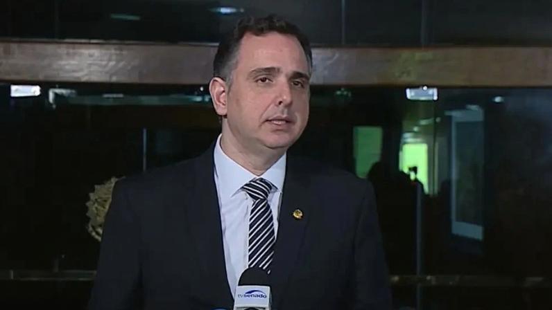 Preferido do presidente do Senado para o STF, mas preterido por Lula, senador Rodrigo Pacheco saiu em defesa de Toffoli. (Foto: reprodução/Youtube TV Senado)