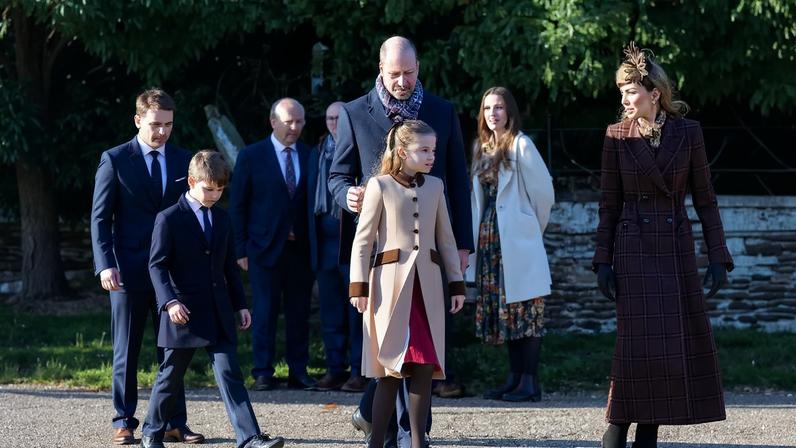 Filhos de William e Kate aparecem no serviço de Natal da igreja real