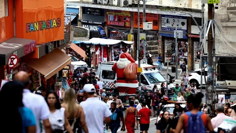 Movimentação do comércio na Ladeira Porto Geral em São Paulo (Crédito: Rovena Rosa/ Agência Brasil)