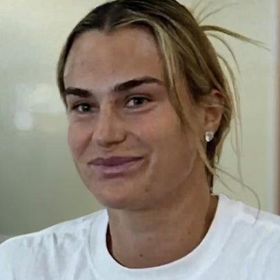 Sabalenka desembarca em Brisbane após exibição em Dubai
