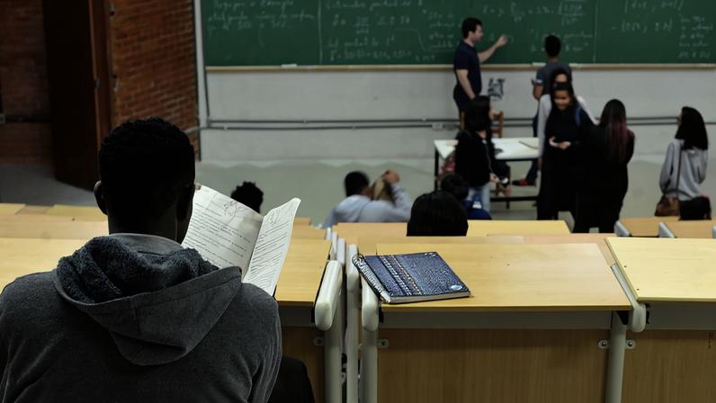 Violência e censura atingem noventa por cento dos professores no Brasil