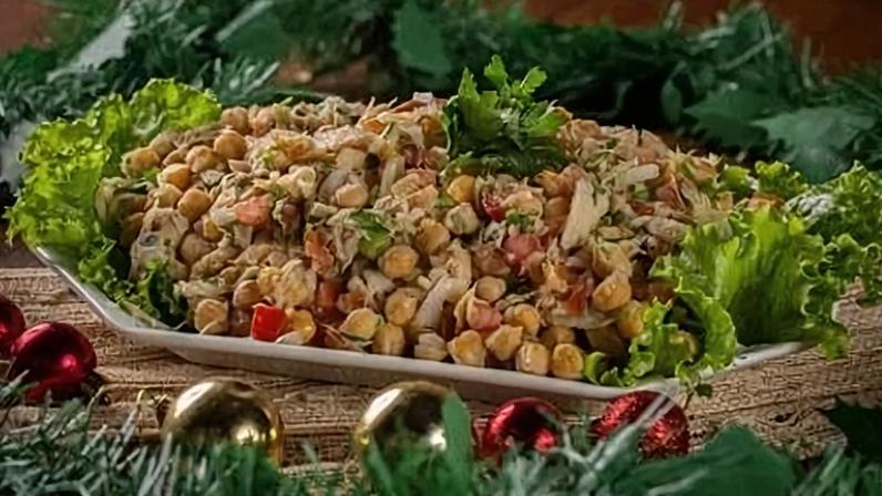Salada de bacalhau com grão-de-bico (Imagem: Estudio Conceito | Shutterstock)