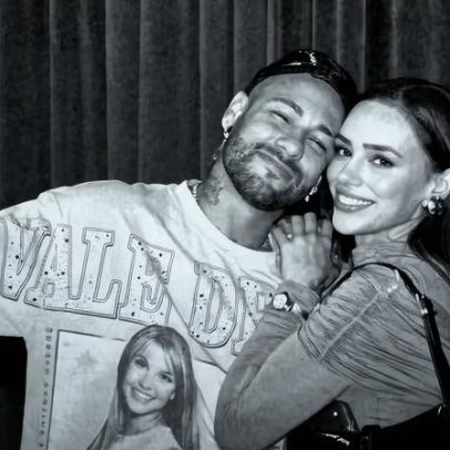 Bruna Biancardi posta clique romântico de Neymar e camiseta chama atenção