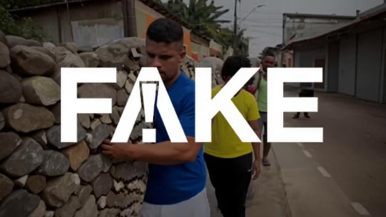 É #FAKE vídeo que alega mostrar homens carregando anaconda na Amazônia — Foto: Reprodução