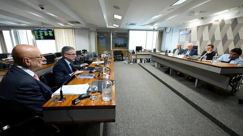 Texto deve ser analisado pelo plenário do Senado ainda nesta tarde. Projeto passou após manobra regimental da CCJ. (Foto: Saulo Cruz/Agência Senado)
