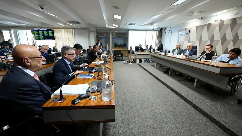 Texto deve ser analisado pelo plenário do Senado ainda nesta tarde. Projeto passou após manobra regimental da CCJ. (Foto: Saulo Cruz/Agência Senado)