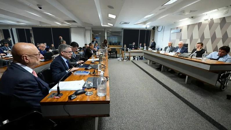 Texto deve ser analisado pelo plenário do Senado ainda nesta tarde. Projeto passou após manobra regimental da CCJ. (Foto: Saulo Cruz/Agência Senado)