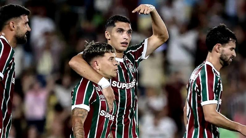 Jogadores do Fluminense comemoram o gol diante do São Paulo no Brasileirão (Foto: Lucas Merçon/FFC)