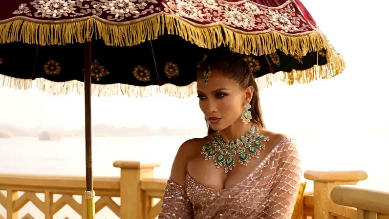 Jenmifer Lopez looked absolutely stunning at last weekend’s Indian wedding. Courtesy of Manish Malhotra