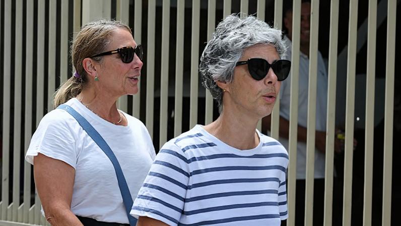 Heloisa Périssé é vista com a namorada no Rio após anúncio do romance