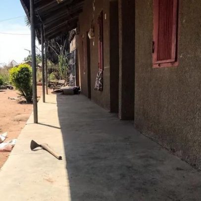 Pais nigerianos rezam pela devolução de filhos após sequestro em massa