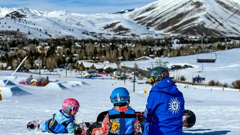 Daniela Filomeno no Jungfraujoch – Top of Europe, nos arredores de Grindewald, na Suíça • CNN Viagem & Gastronomia