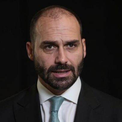 Passaporte diplomático de Eduardo Bolsonaro é cancelado após fim do mandato