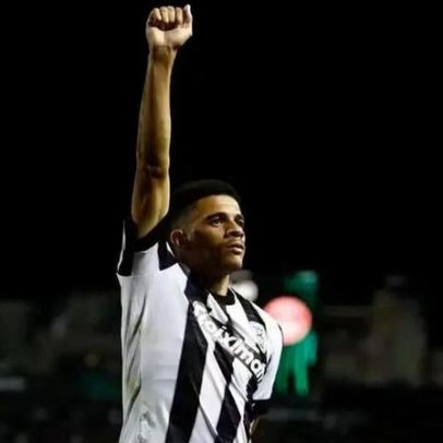 Técnico solicita estátua para ex-atacante do Inter