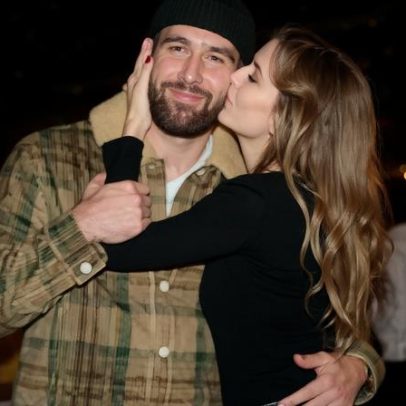 Taylor Swift chega ao jogo do Chiefs de Travis Kelce no Natal