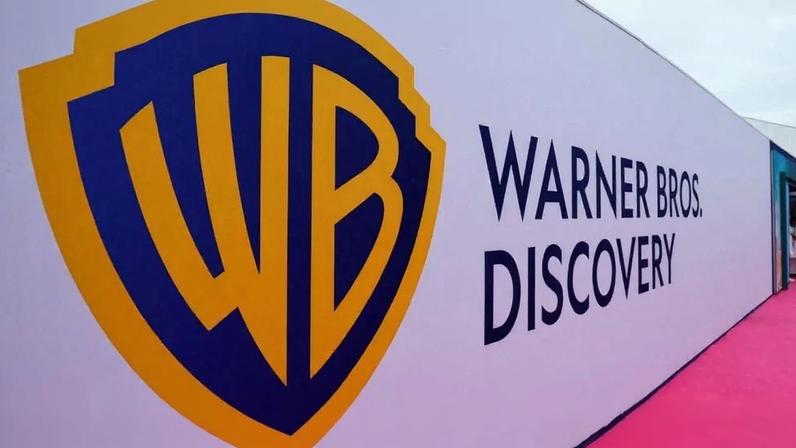 Logotipo da Warner Bros em Cannes, França