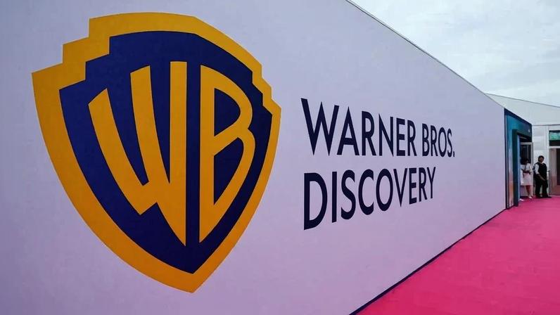 Logotipo da Warner Bros em Cannes, França