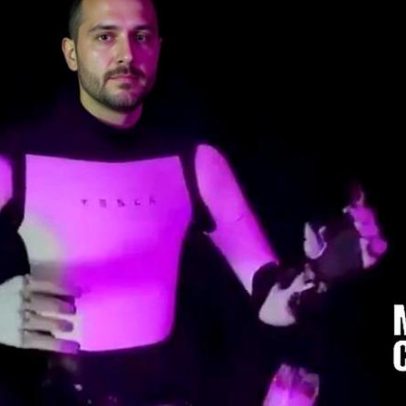 Robô de Elon Musk cai durante festa da Tesla