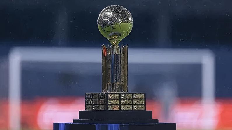 Troféu da Recopa, que em 2024 vai para Fluminense ou LDU